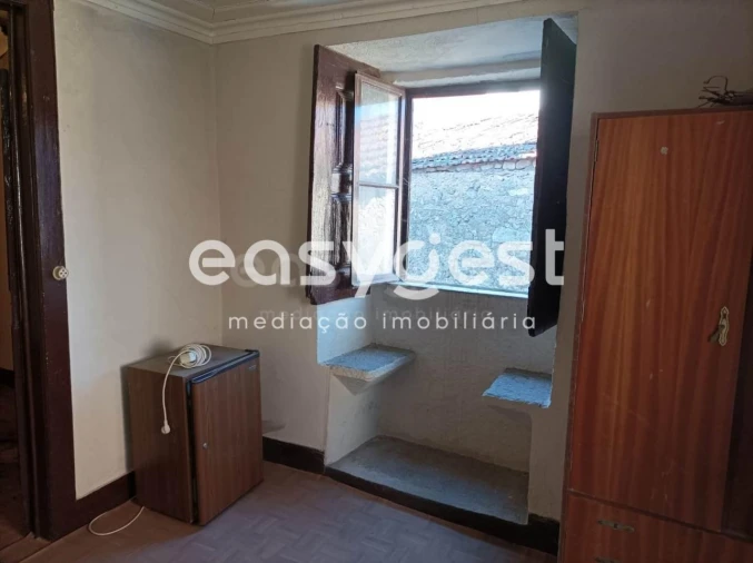 Moradia T1 para Venda em Ervedal e Vila Franca da Beira Foto 9