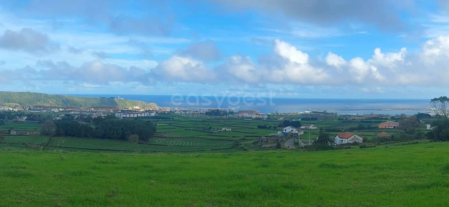 Terreno para Venda em Praia da Vitoria (Santa Cruz) Foto 1