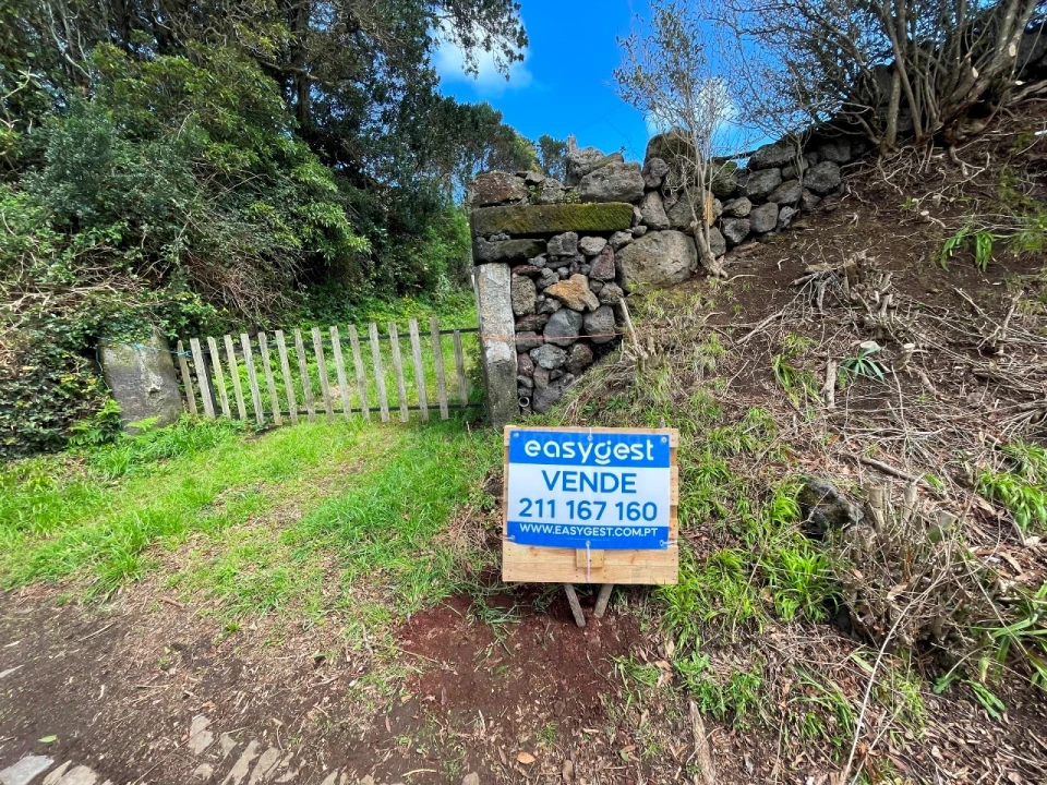 Terreno para Venda em Praia da Vitoria (Santa Cruz) Foto 4