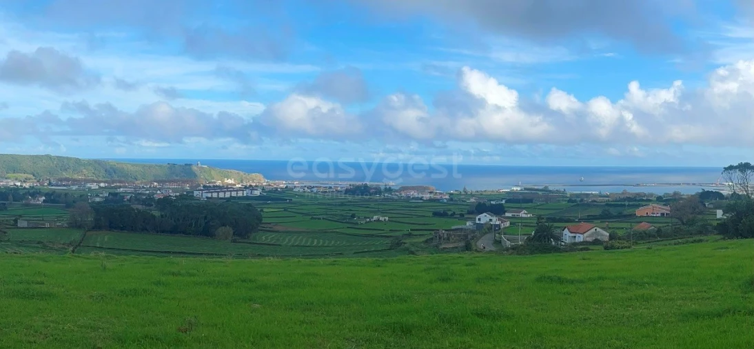 Terreno para Venda em Praia da Vitoria (Santa Cruz) Foto 1
