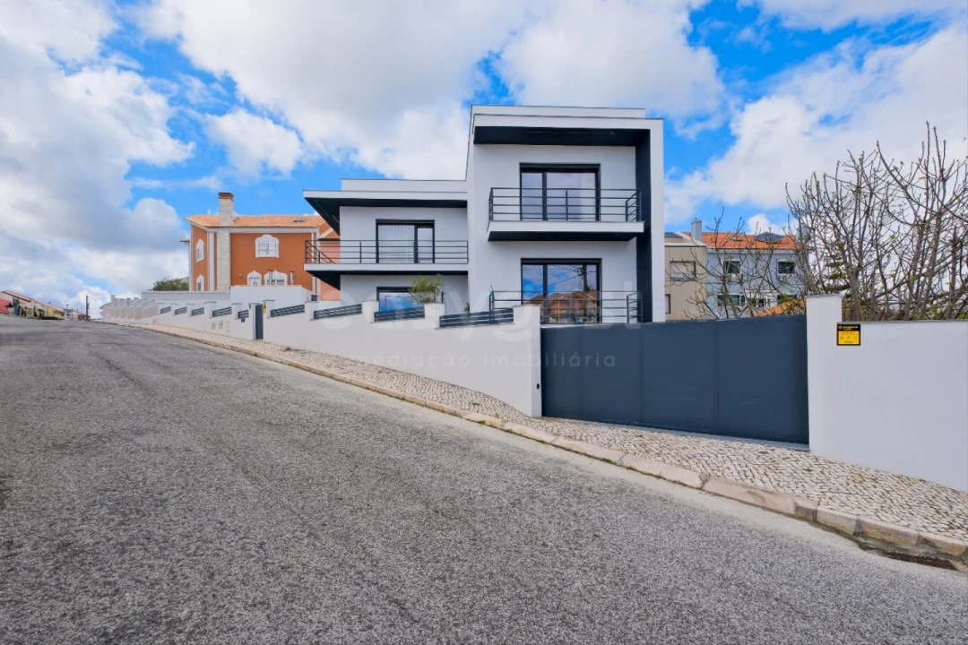 Moradia T4 para Venda em Camarate, Unhos e Apelação Foto 2