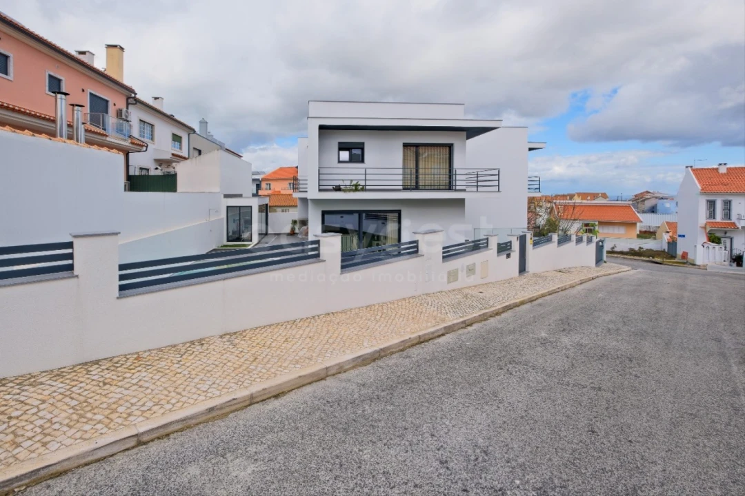 Moradia T4 para Venda em Camarate, Unhos e Apelação Foto 4