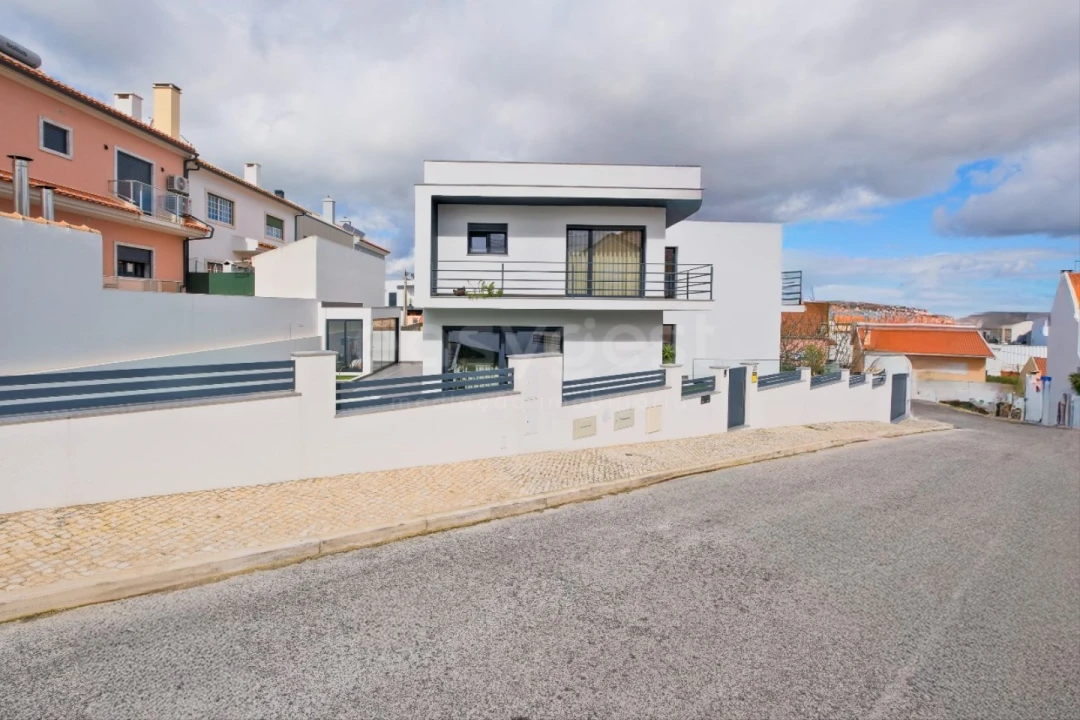 Moradia T4 para Venda em Camarate, Unhos e Apelação Foto 5