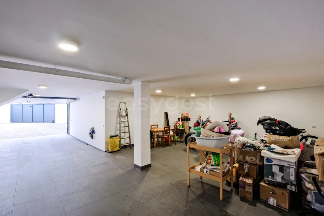 Moradia T4 para Venda em Camarate, Unhos e Apelação Foto 57