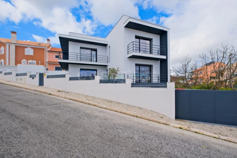 Moradia T4 para Venda em Camarate, Unhos e Apelação Foto 3