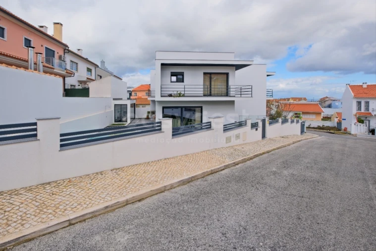 Moradia T4 para Venda em Camarate, Unhos e Apelação Foto 4