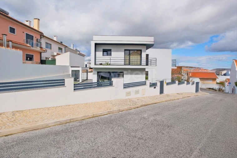 Moradia T4 para Venda em Camarate, Unhos e Apelação Foto 5