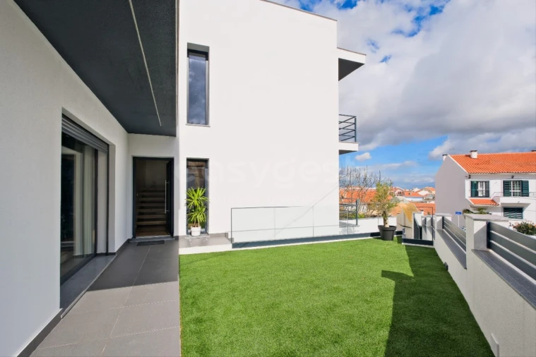 Moradia T4 para Venda em Camarate, Unhos e Apelação Foto 9