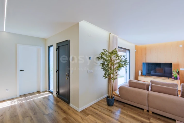 Moradia T4 para Venda em Camarate, Unhos e Apelação Foto 14