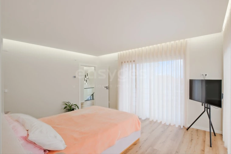 Moradia T4 para Venda em Camarate, Unhos e Apelação Foto 35