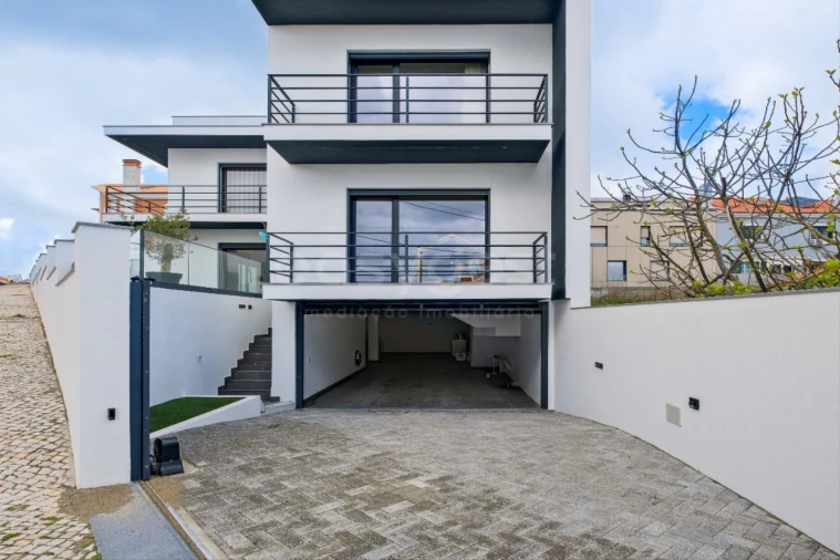 Moradia T4 para Venda em Camarate, Unhos e Apelação Foto 59