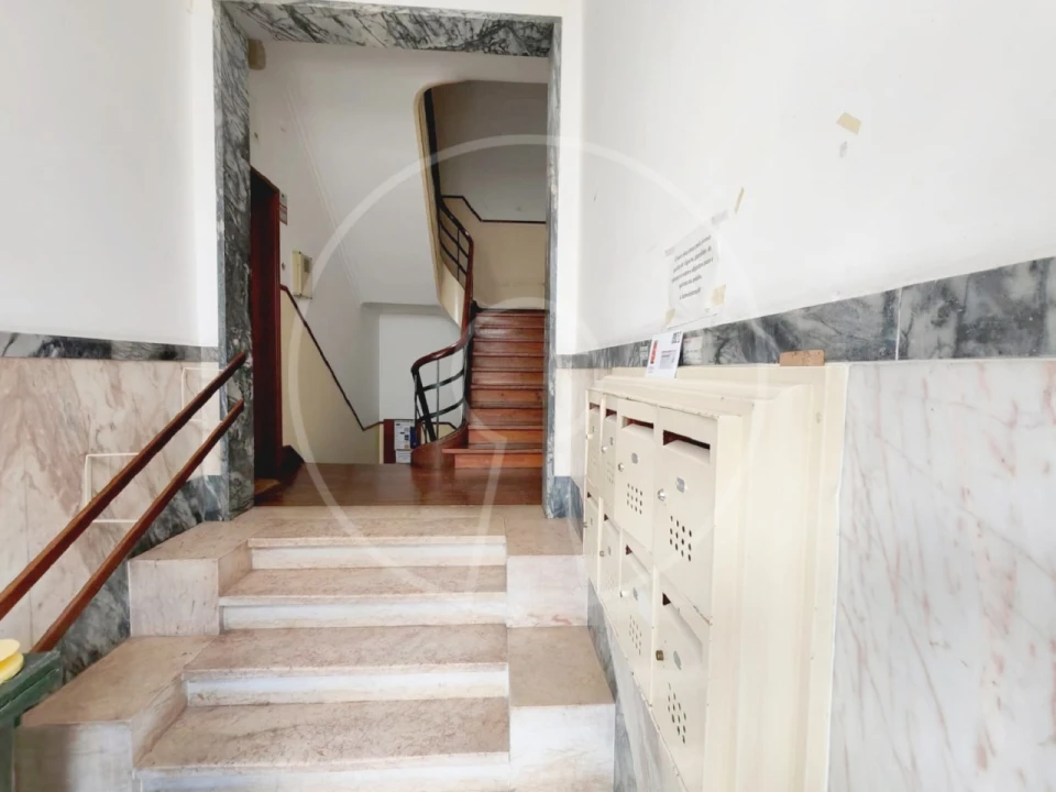 Apartamento T2 para Venda em Areeiro Foto 17