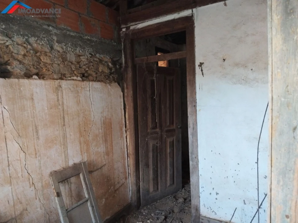 Moradia T8 para Venda em Lorvão Foto 8