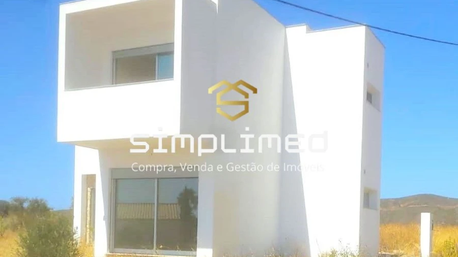 Moradia T3 para Venda em Santa Luzia