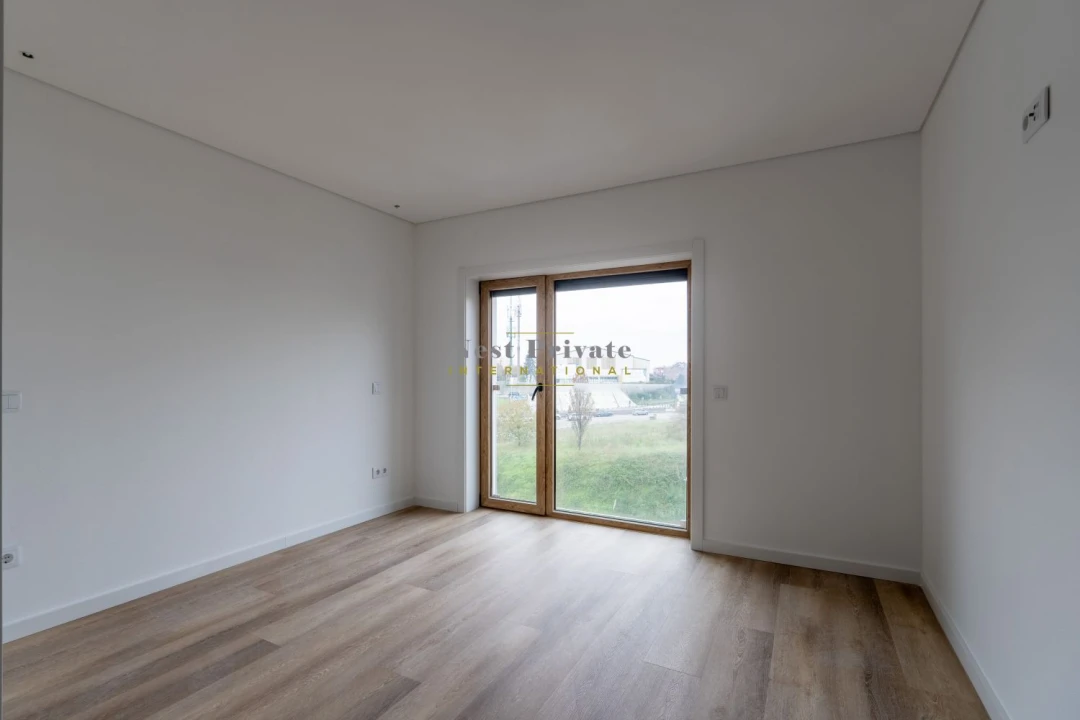 Apartamento T5 para Venda em Campanhã Foto 8