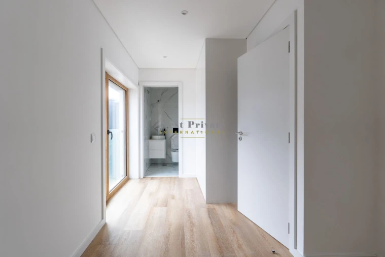 Apartamento T5 para Venda em Campanhã Foto 20