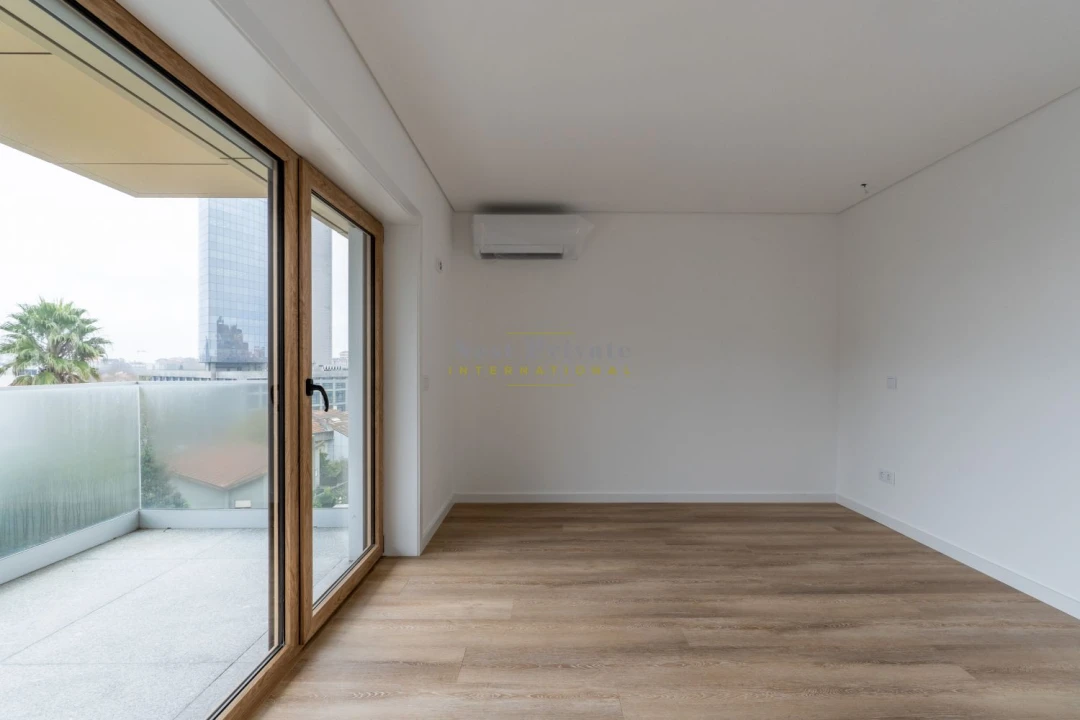 Apartamento T5 para Venda em Campanhã Foto 12