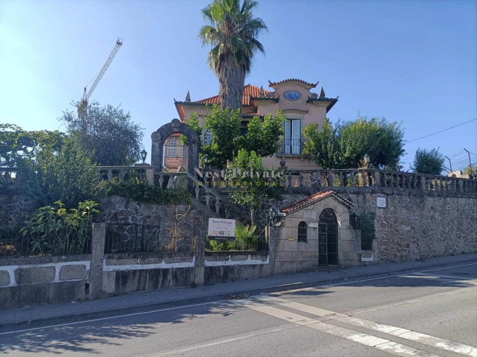 Moradia T5 para Venda em Abraveses Foto 1