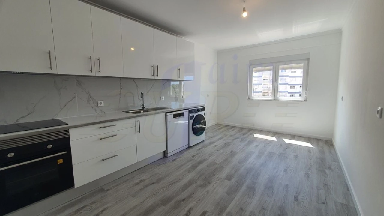 Apartamento T3 para Venda em Agualva e Mira-Sintra Foto 3
