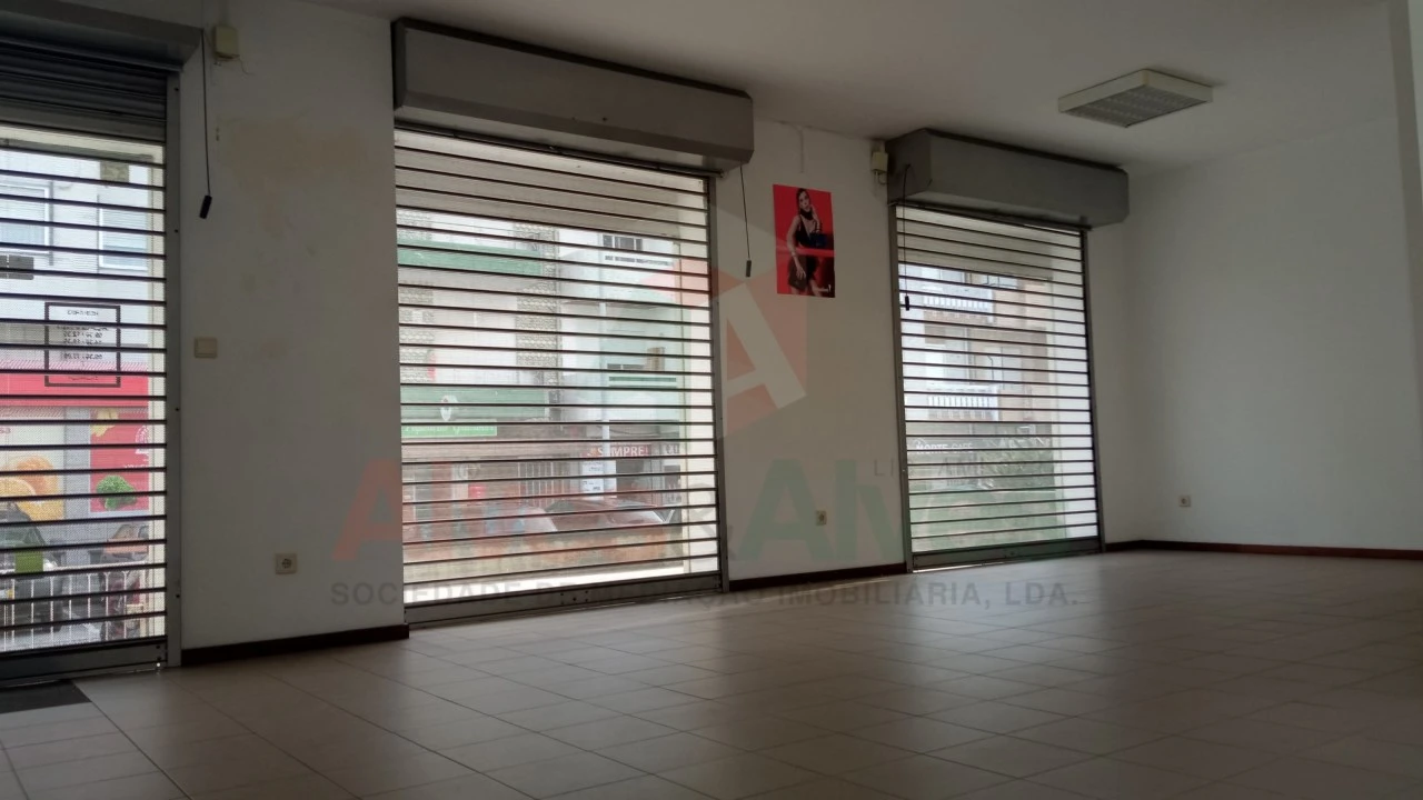 Loja para Arrendamento em Cidade da Maia Foto 1