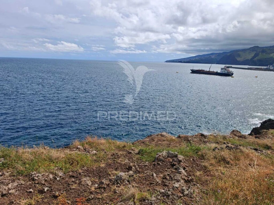Terreno para Venda em Caniçal Foto 18