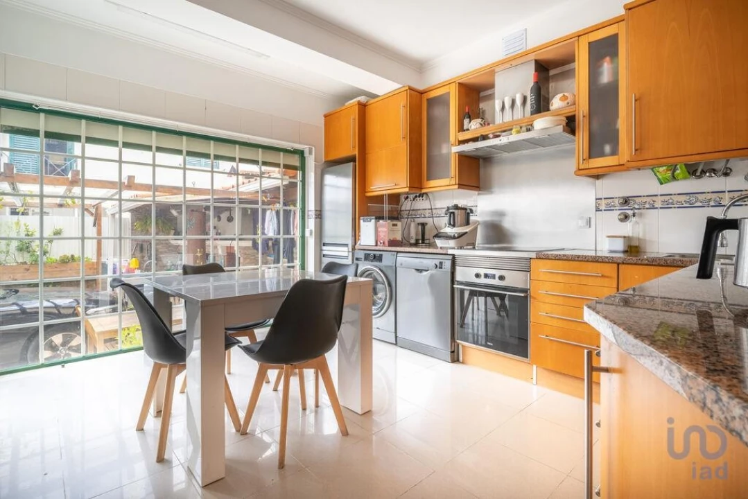 Moradia T4 para Venda em Corroios Foto 2