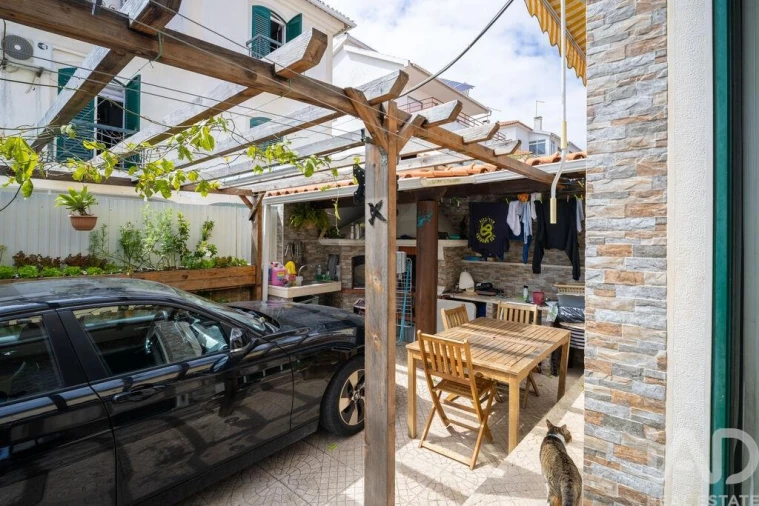 Moradia T4 para Venda em Corroios Foto 24