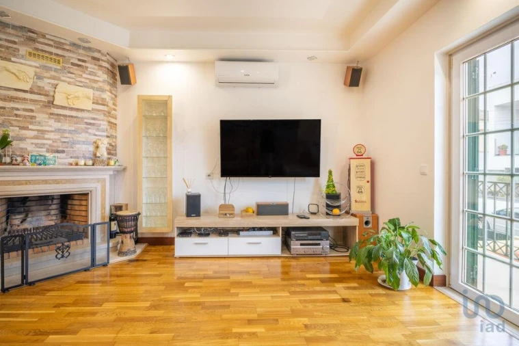 Moradia T4 para Venda em Corroios Foto 6