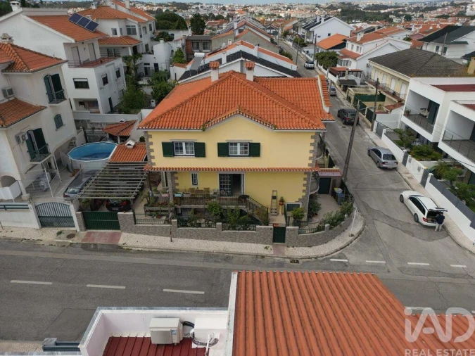 Moradia T4 para Venda em Corroios Foto 27