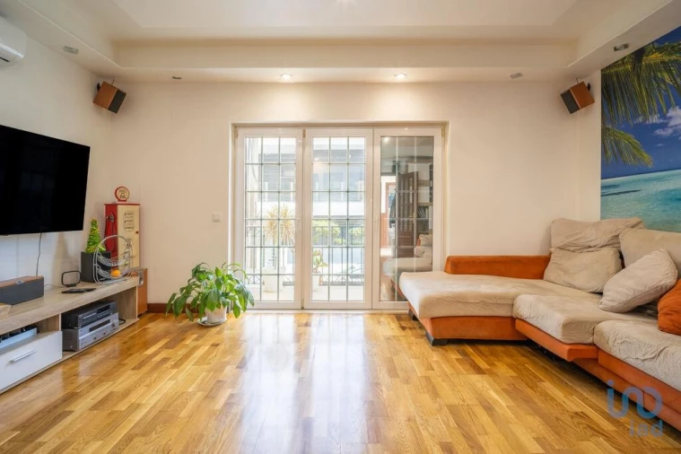 Moradia T4 para Venda em Corroios Foto 1