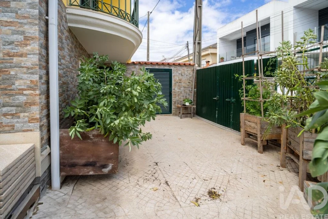 Moradia T4 para Venda em Corroios Foto 26