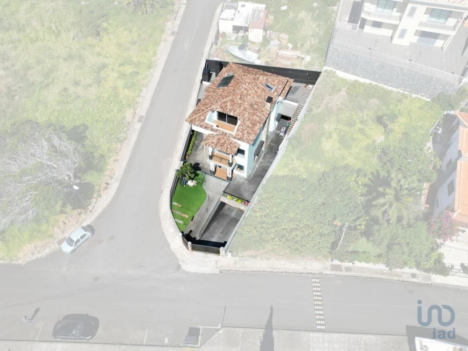 Moradia T3 para Venda em Caniçal Foto 3