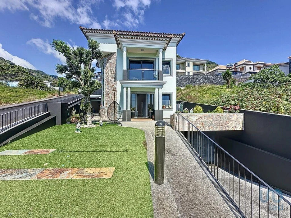 Moradia T3 para Venda em Caniçal Foto 4