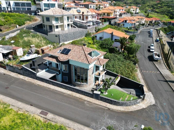 Moradia T3 para Venda em Caniçal Foto 1