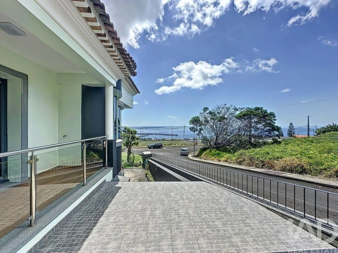 Moradia T3 para Venda em Caniçal Foto 28