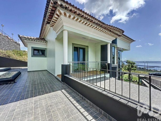 Moradia T3 para Venda em Caniçal Foto 27