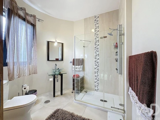 Moradia T3 para Venda em Caniçal Foto 22