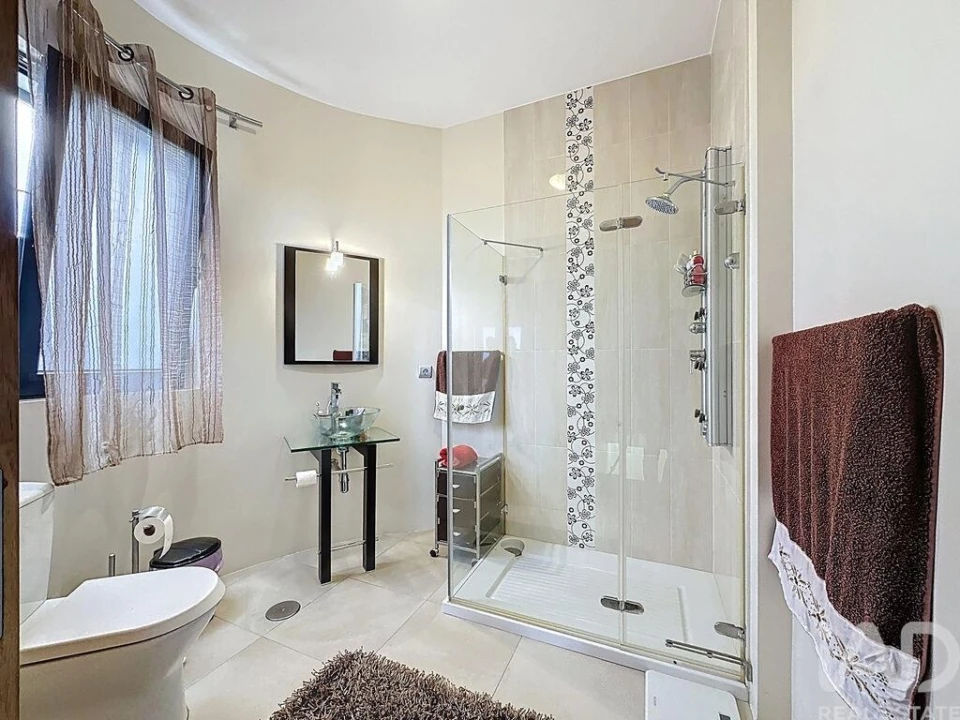 Moradia T3 para Venda em Caniçal Foto 22