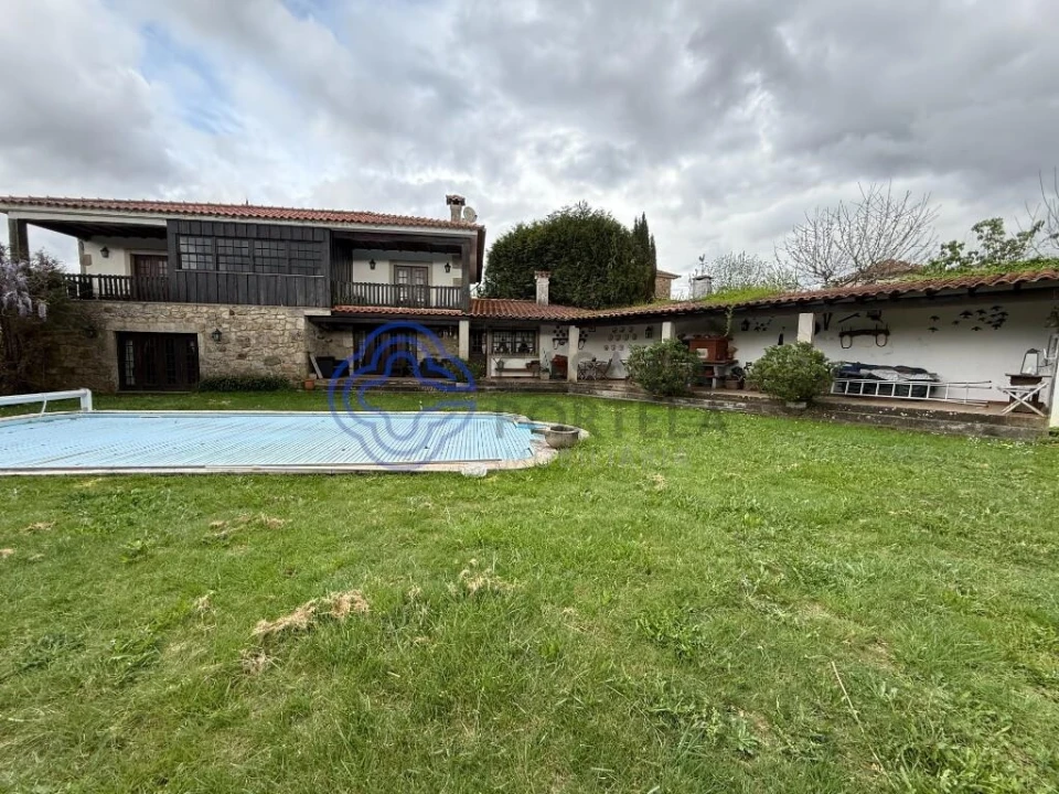 Moradia T4 para Venda em Coura Foto 38