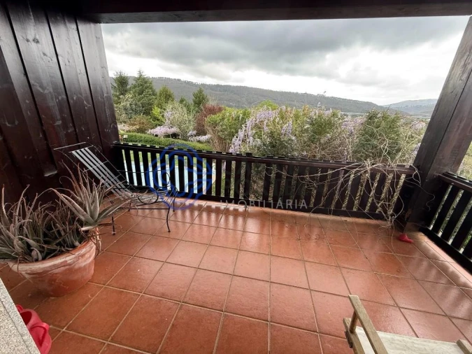 Moradia T4 para Venda em Coura Foto 13