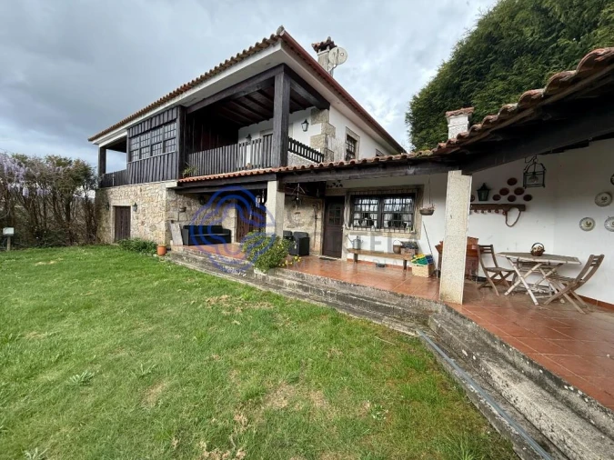 Moradia T4 para Venda em Coura Foto 5