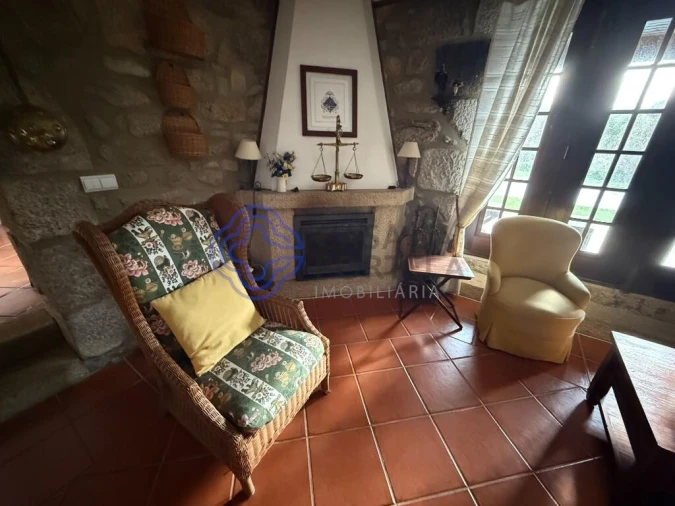 Moradia T4 para Venda em Coura Foto 7