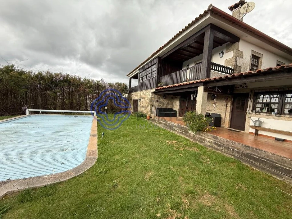 Moradia T4 para Venda em Coura Foto 8