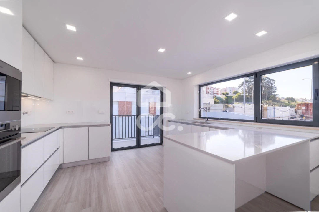 Apartamento T4 para Venda em Tavarede Foto 6