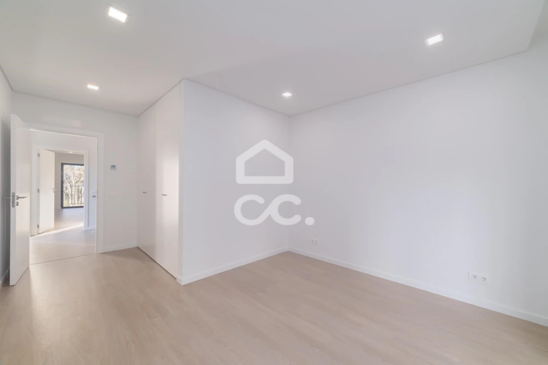 Apartamento T4 para Venda em Tavarede Foto 12