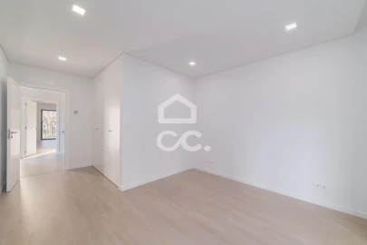 Apartamento T4 para Venda em Tavarede