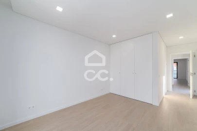 Apartamento T4 para Venda em Tavarede