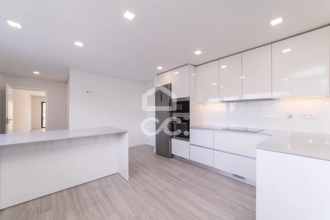 Apartamento T4 para Venda em Tavarede Foto 5