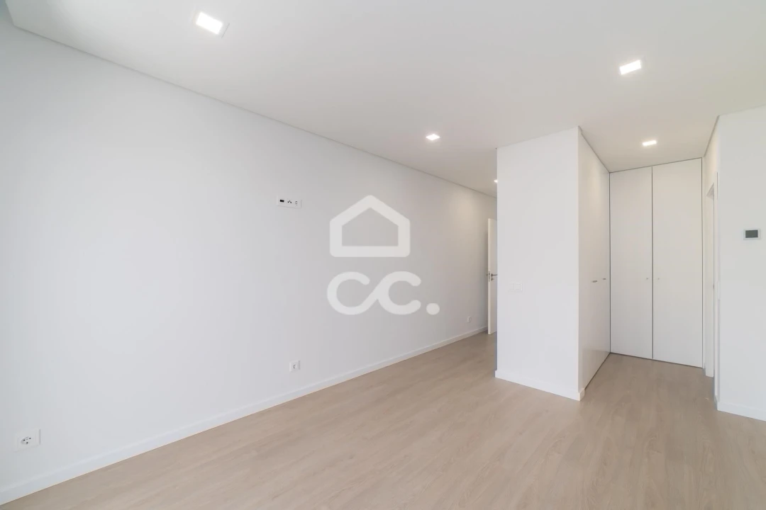 Apartamento T4 para Venda em Tavarede Foto 16