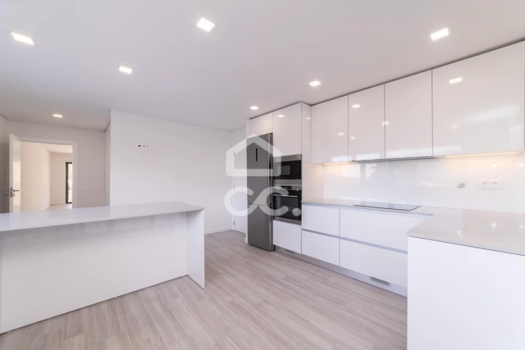 Apartamento T4 para Venda em Tavarede Foto 5